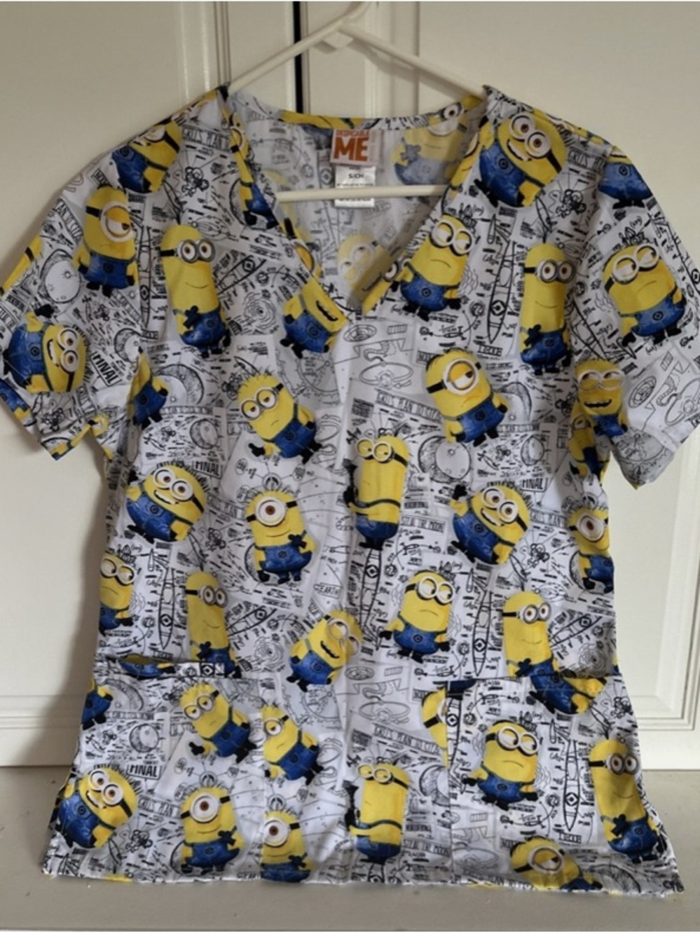 Despicable Me Women’s Scrub Top with Pockets